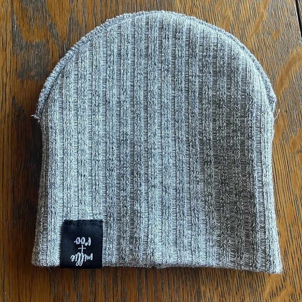 Ruffle and Roo Infant Hat Knit Ribbed Gray with Glitter Metallic Thread